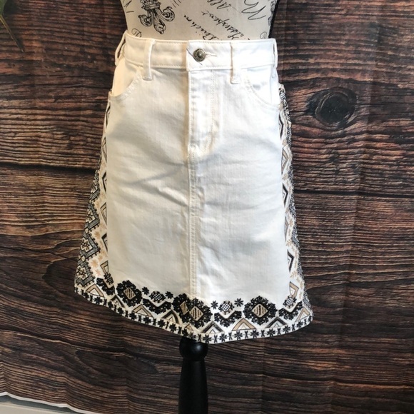 Anthropologie Pilcro Letterpress Denim Skirt Embroidered Size 2 - Picture 3 of 12